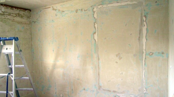 stuccare buco muro